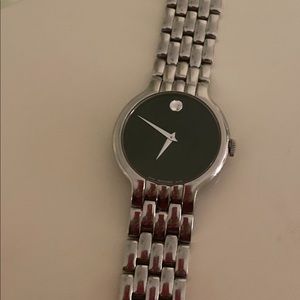 wore only a few times/needs a new battery that’s why I’m selling at the price.